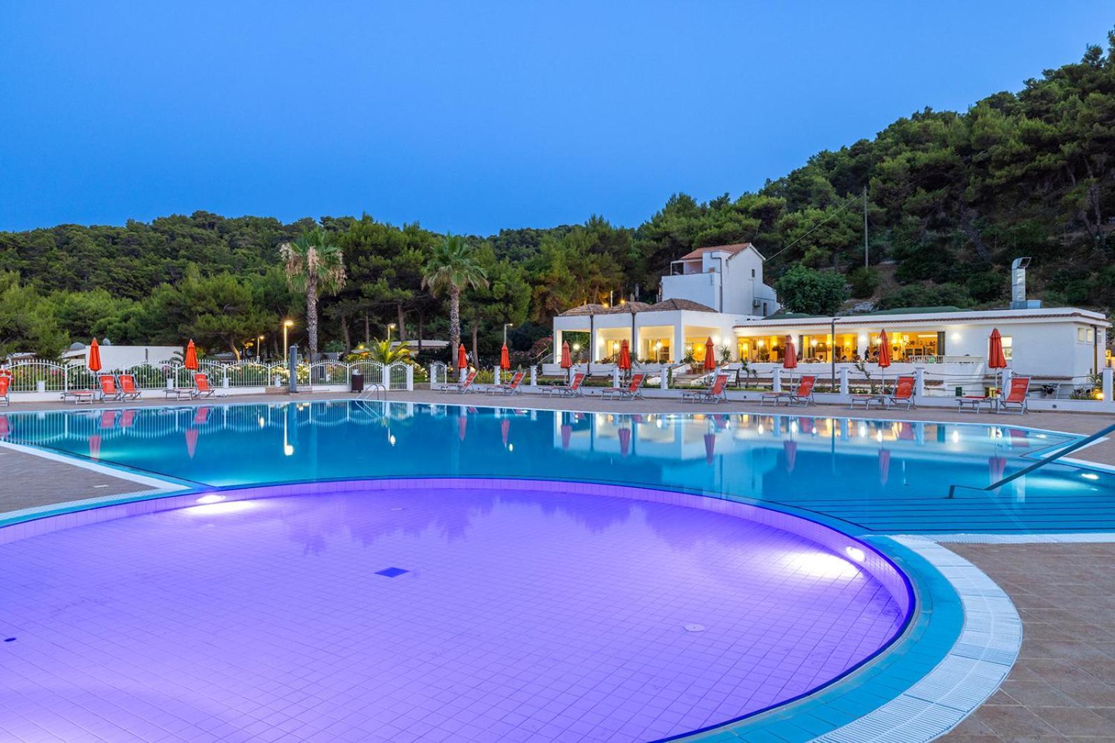 Crovatico Club Vacanze Весте Екстериор снимка