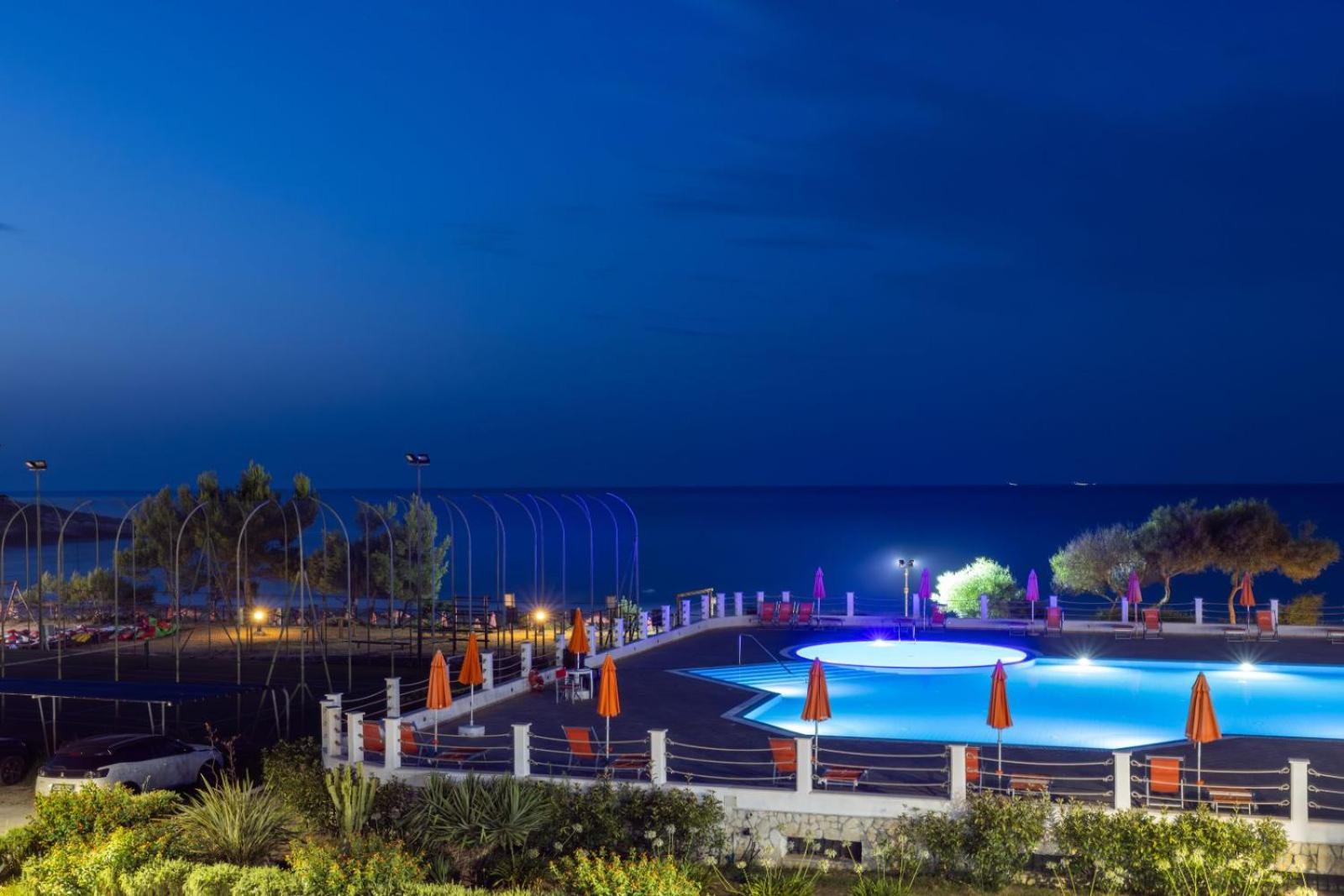 Crovatico Club Vacanze Весте Екстериор снимка