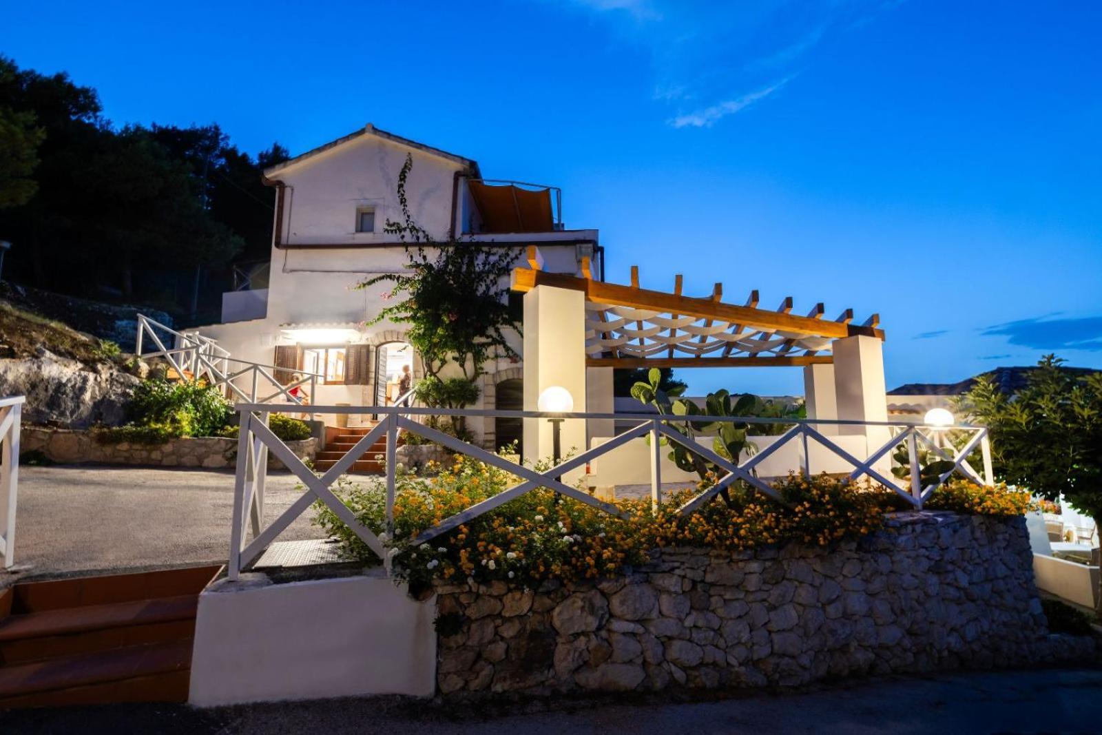 Crovatico Club Vacanze Весте Екстериор снимка